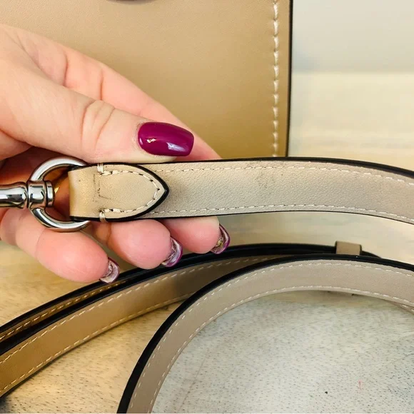 Coach Cashin 22 in Taupe, EUC; missing Coach Originals hangtag - Picture 13 of 15